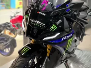 Yamaha r15 carbon edition bike is standing in showroom