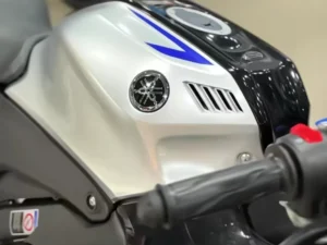 muscular fuel tank of Yamaha r15 white colour bike is clearly visible in white black blue color