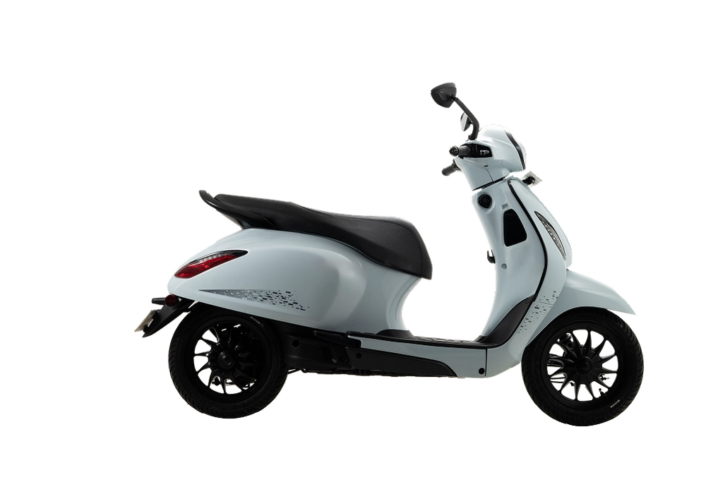 bajaj chetak electric scooter 3001 classic white colour with alloy wheels no background