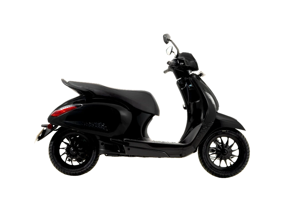 bajaj chetak electric scooter brooklyn black colour with alloy wheels no background